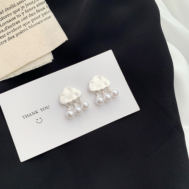 Simple Style Clouds Alloy Inlay Artificial Pearls Ear Studs 1 Pair display picture 8