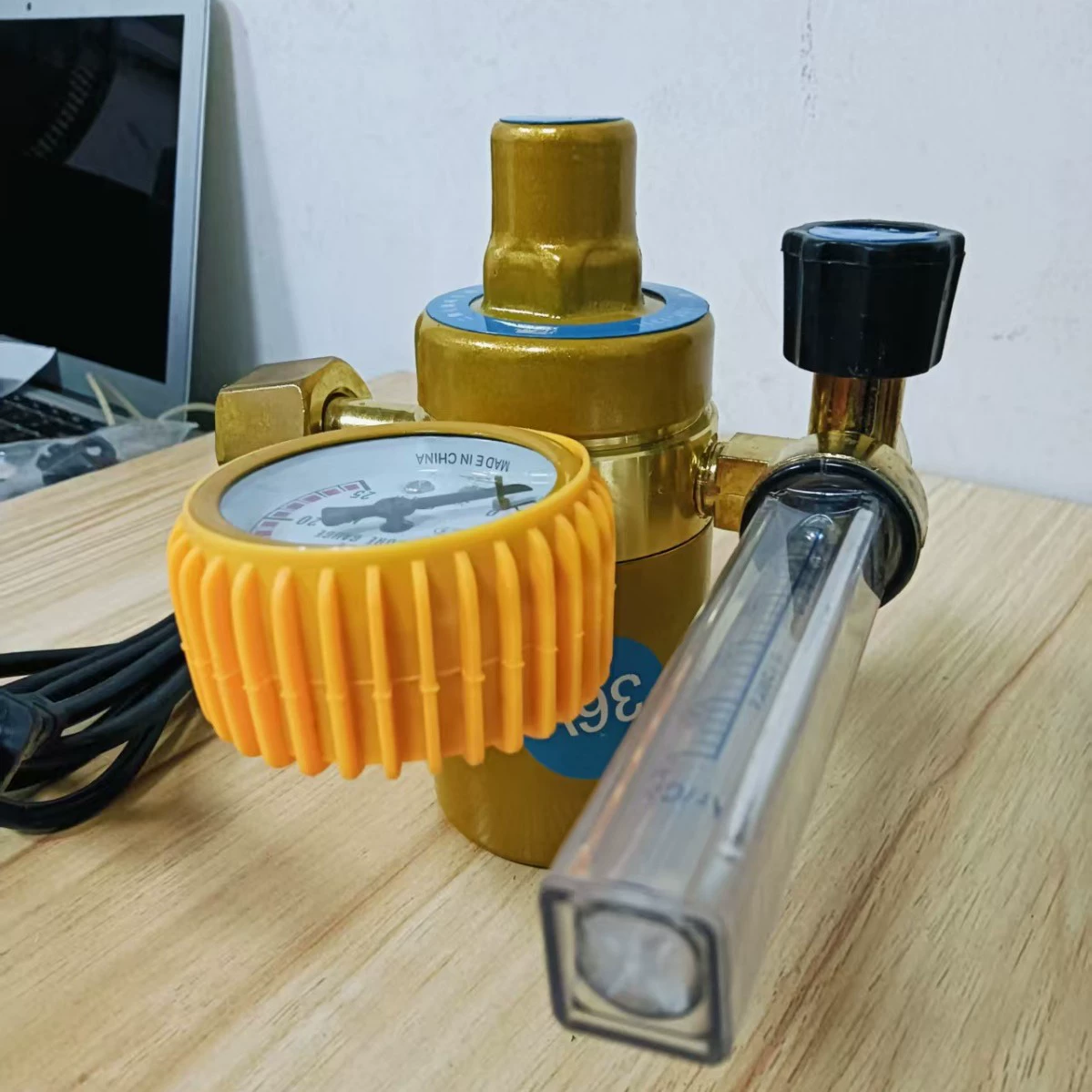 Углекислый редукционный клапан нагрева и демпфирования счетчик 2 сварных YQT-731L манометра