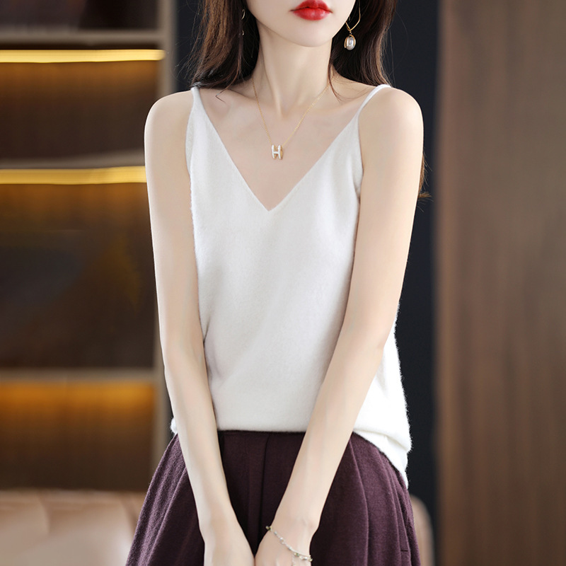 2025 Spring and Autumn New Wool Camisole Women's Autumn Inner Suit Knitted Sweater Sexy V-Neck Short Bottoming Shirt 2025 Spring and Autumn New Wool Camisole Women's Autumn Inner Suit Knitted Sweater Sexy V-Neck Short Bottoming Shirt