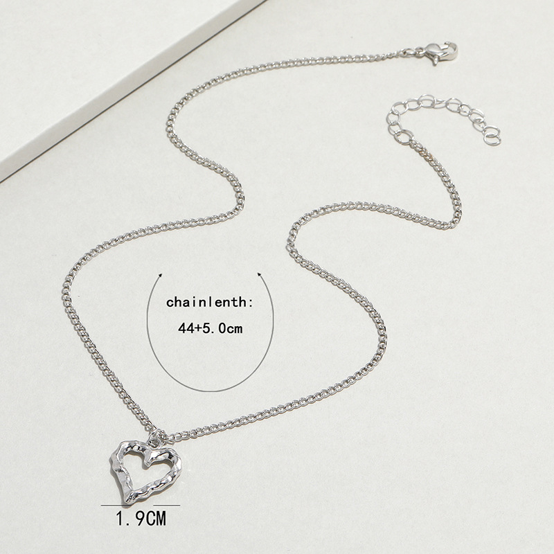 simple cold wind metal alloy hollow love necklace Japan and South Korea new ins niche creative clavicle chainpicture2