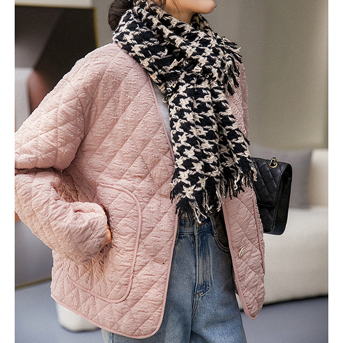Design light and thin demi-season pink white down jacket