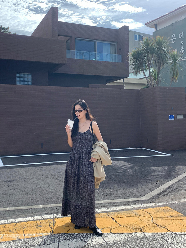 广州黄峥秋季新款法式复古度假风露背吊带碎花连衣裙长裙女530735|undefined