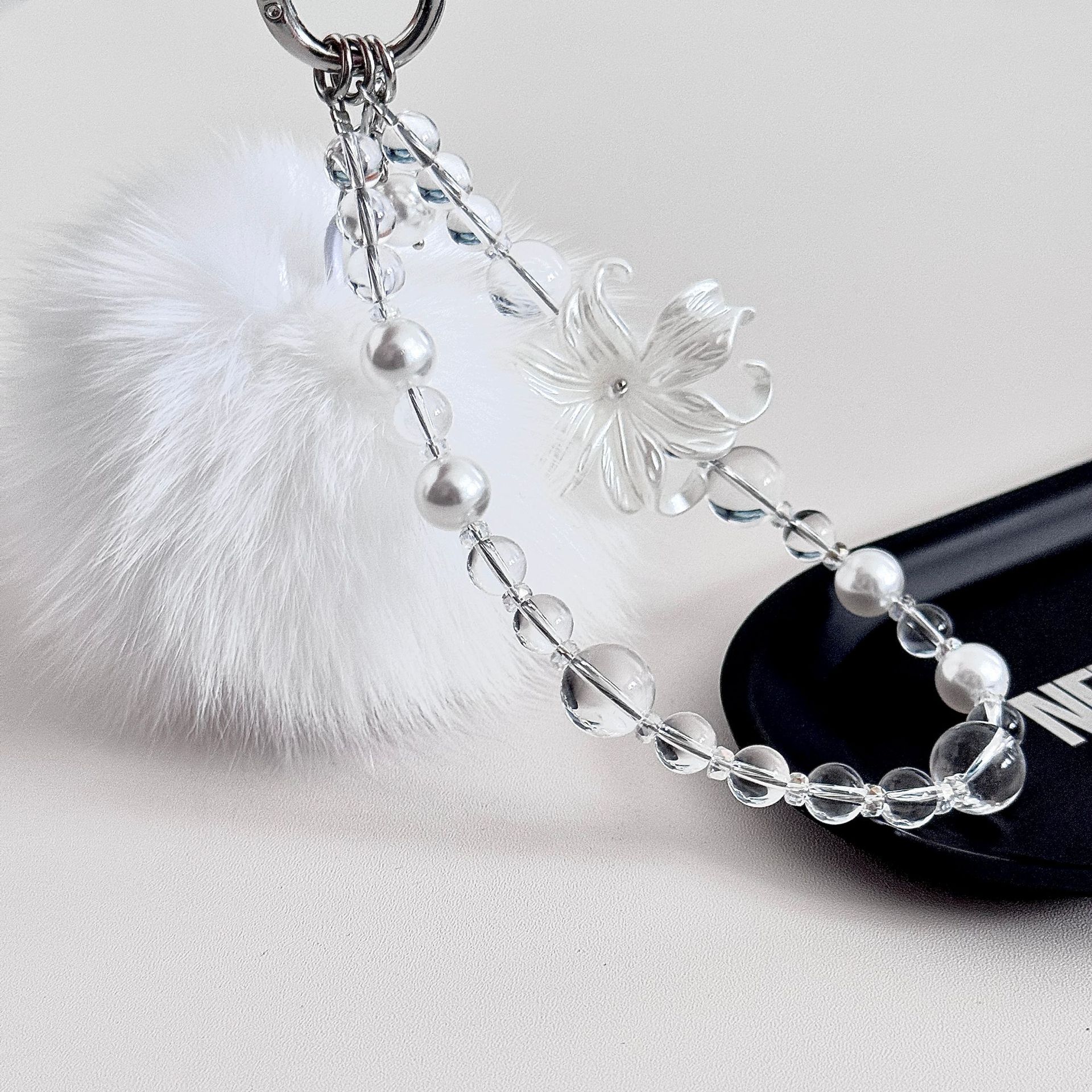 Originalmente, el cabello de pelo de zorro de gran tamaño para teléfonos móviles, cuentas de cristal transparentes, bolsas colgantes, colgantes de llaveros de automóviles