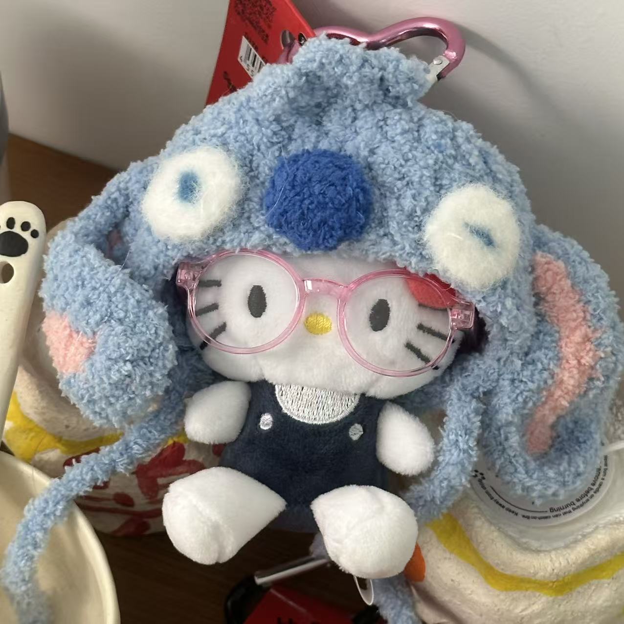 黒麦わら帽子キティ帽子ベビーペンダントラブバックル人形人形かわいいヘップバーンスタイルペンダントキーホルダー