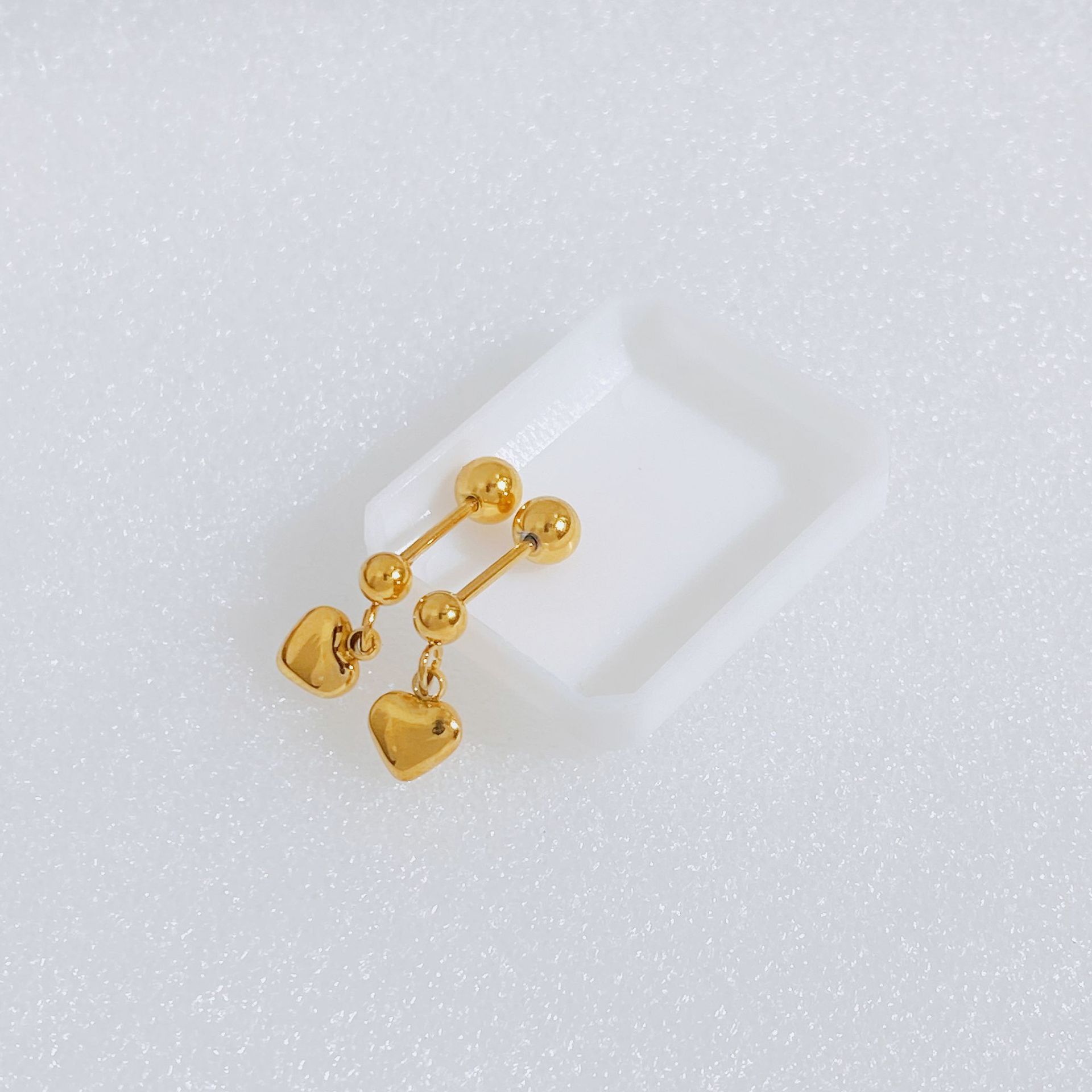 Simple Style Heart Shape Smiley Face Titanium Steel Plating Ear Studs 1 Pair