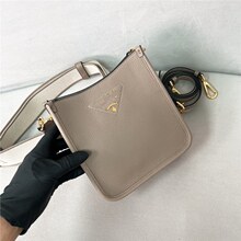 P男包女士迷你粒面真皮1bh191刺绣印花单肩包斜挎包高端包
