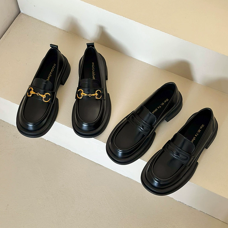Маленькие кожаные туфли в британском стиле на толстой подошве с круглым носком для женщин, новые весенние лоферы без шнуровки, универсальная обувь с металлической пряжкой