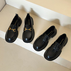 英倫風小皮鞋女2024春季新款圓頭一腳蹬樂福鞋金屬扣百搭軟皮單鞋
