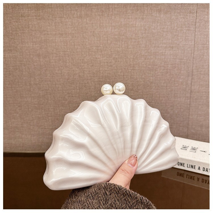 Europa y los Estados Unidos nuevos paquetes de cena de damas de hombro único en forma de concha acrílica de mano de lujo ligero paquete de moda de noche