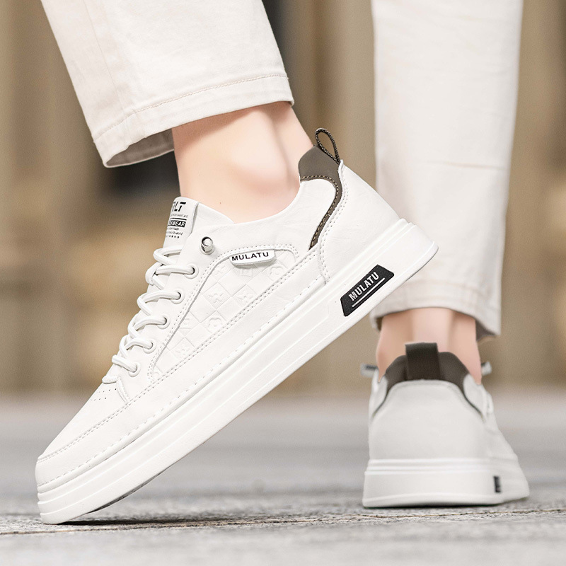 Zapatos de hombre de la estación europea nuevos modelos de primavera y otoño, casuales y cómodos, zapatillas de deporte sin cordones, zapatos blancos de suela blanda para hombre simples, zapatos de moda