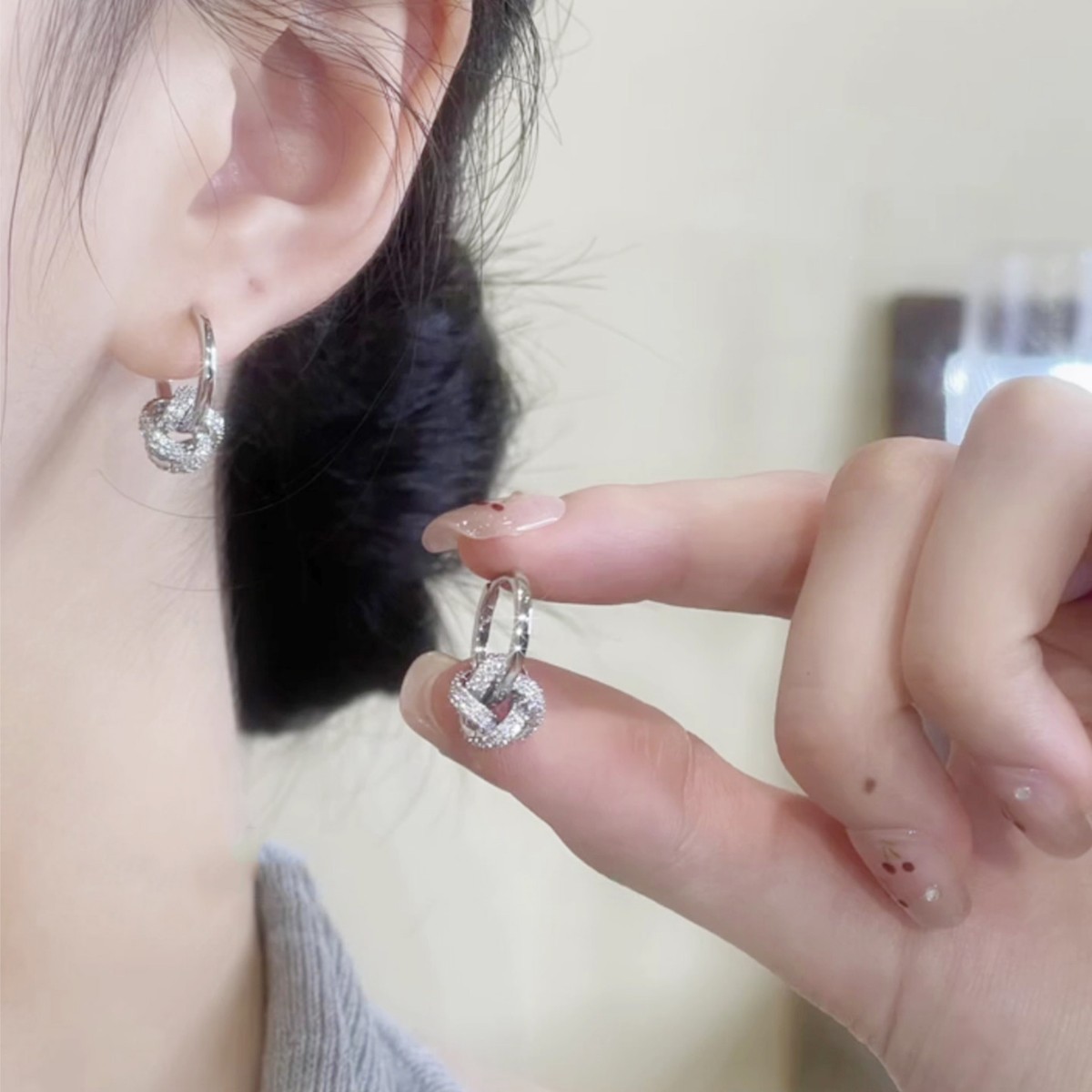 New Style Zircon-Encrusted Light Luxury Concentric Knot Earrings, Dual-Wear Style, Winding Hoop Earrings, Unique Temperament, Versatile Earrings for Women
