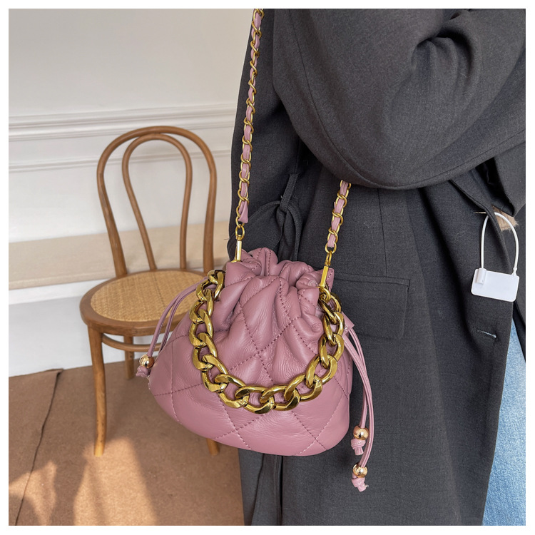 autumn and winter rhombus chain small bag new trendy allmatch messenger bag texture oneshoulder bucket bagpicture4