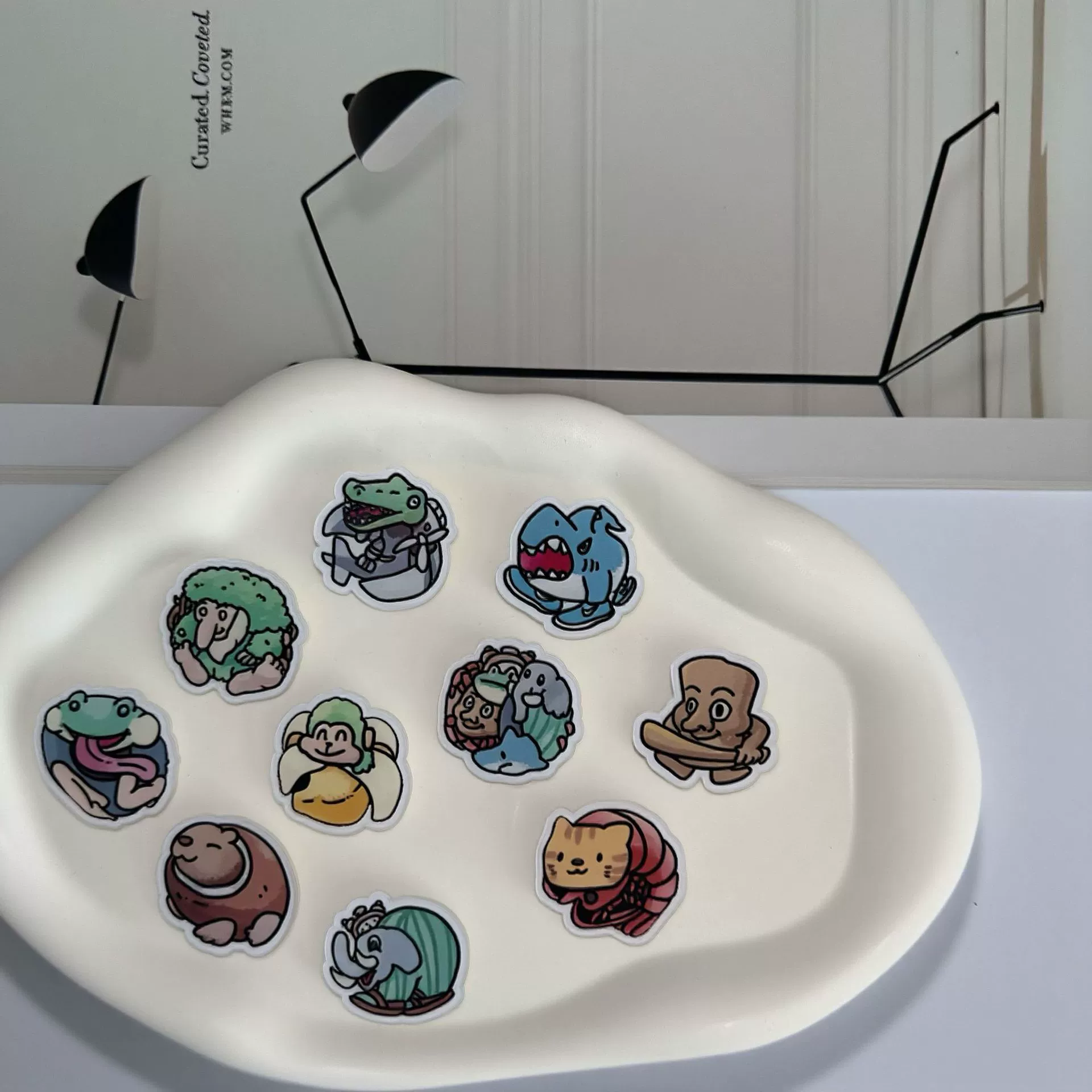 Брошь с мультяшными иностранными горными и морскими надписями, забавная абстрактная деревянная палочка, значок с большой ногой и деревом, DIY, нашивка, оптовая продажа, индивидуальный заказ