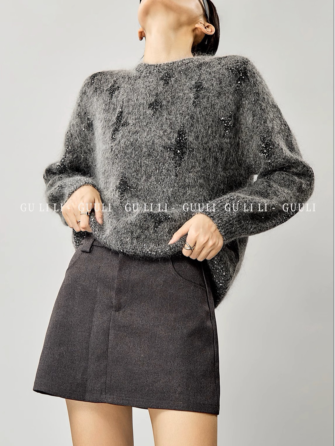 区里Guuli/灰色の丸首のプルオーバー
