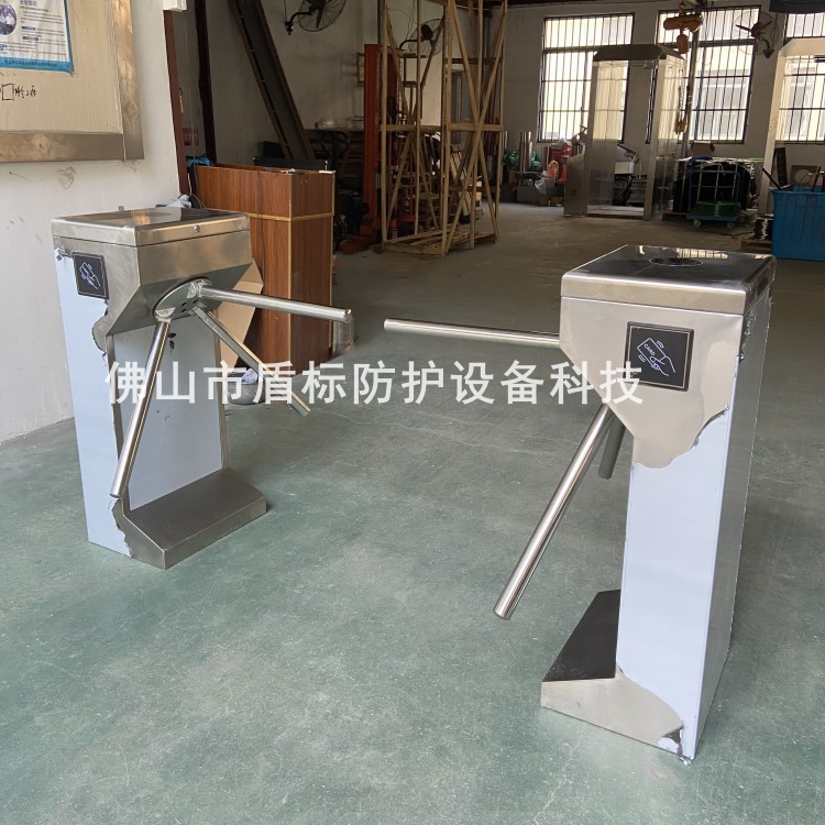 超市三杆道闸门 超市景区公园不锈钢转闸手动旋转式单向滚闸