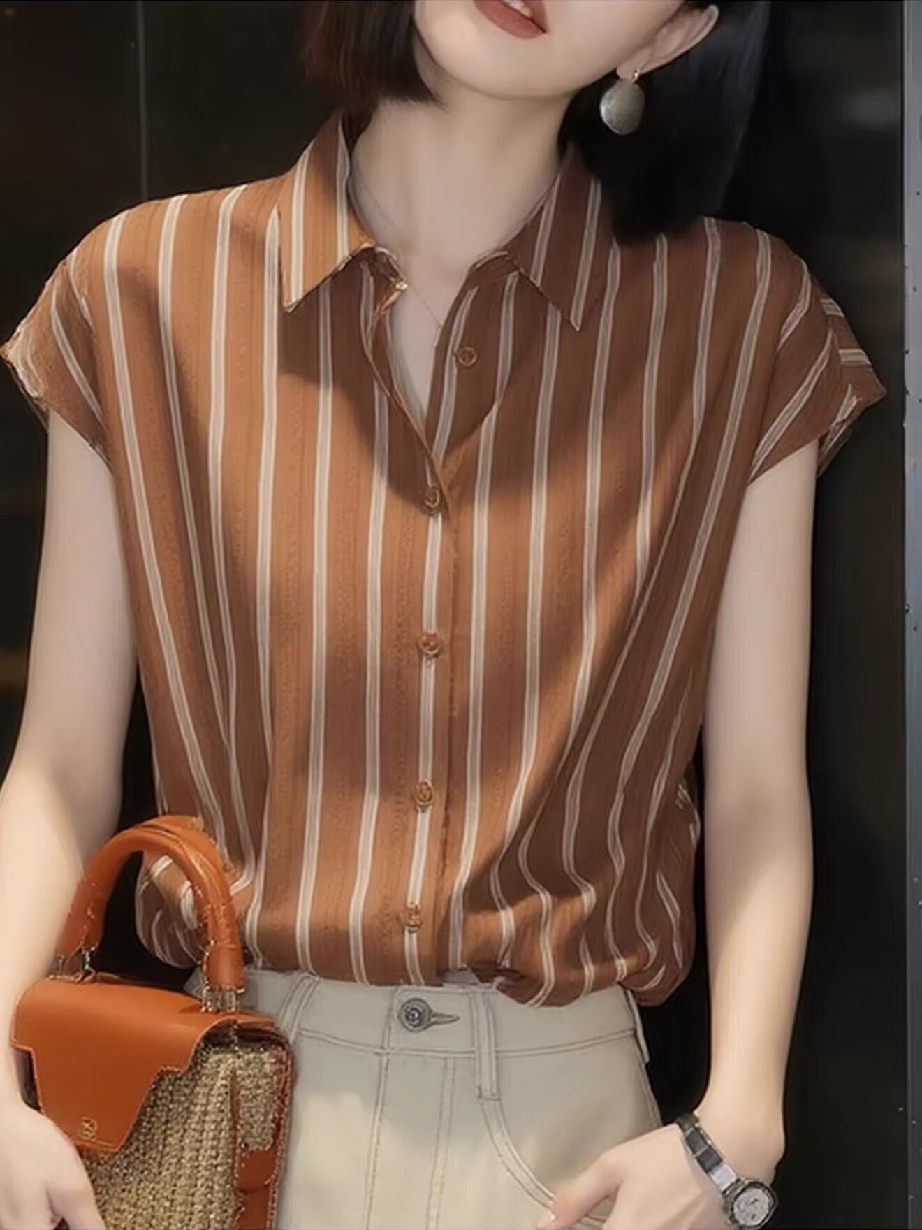 Áo sơ mi nữ sọc kẻ cổ bẻ cài cúc đơn phong cách Hồng Kông — Sọc nâu