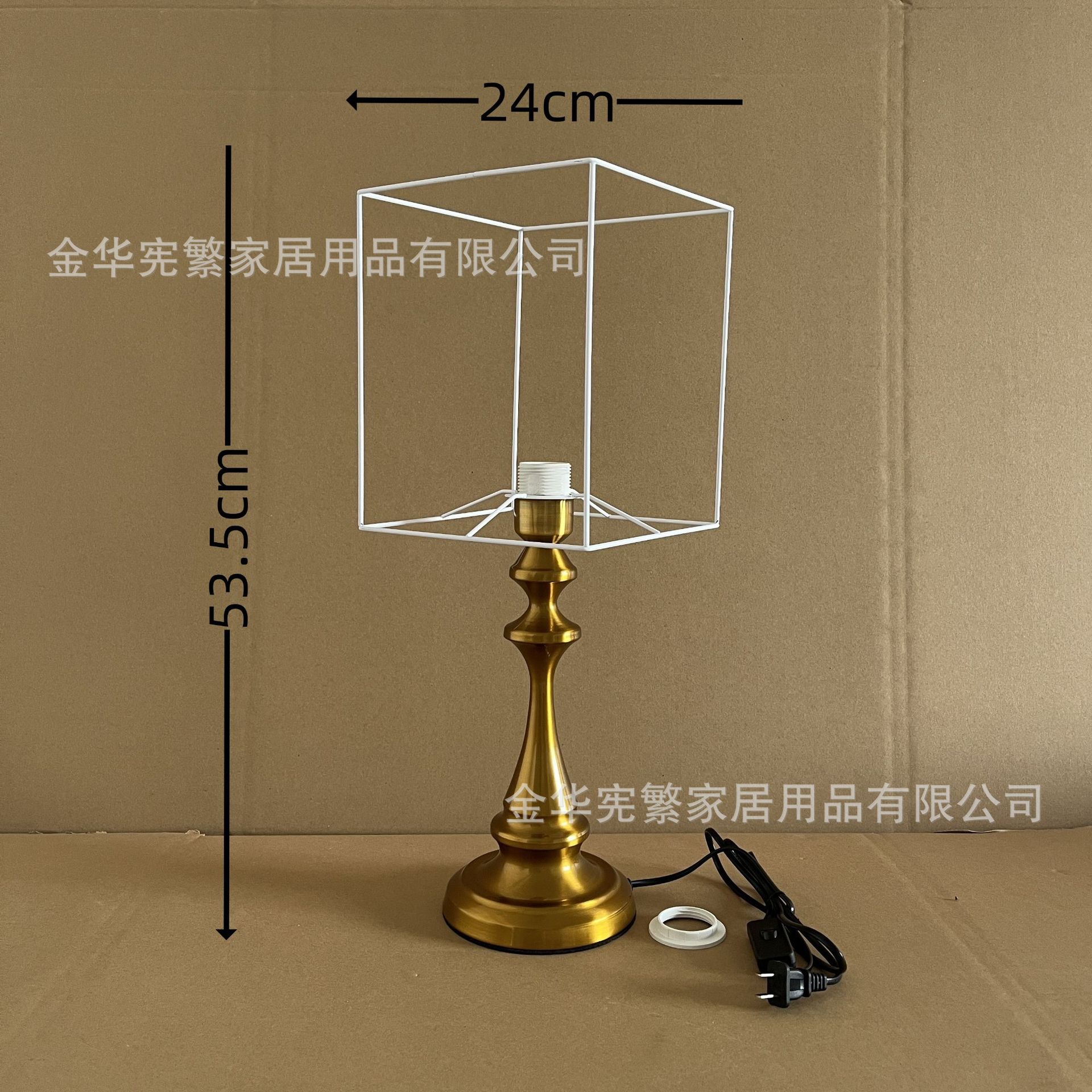 Xiaohongshu recomienda la combinación de marco de hierro con base de metal grande de cobre antiguo dorado E27 con lámpara de mesa retro casera de bricolaje