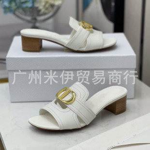 �߰汾D�ۈA�^һ����ЬŮ���⴩�ٴ����e�ָ�¶ֺɳ�����ϛ�ЬŮ