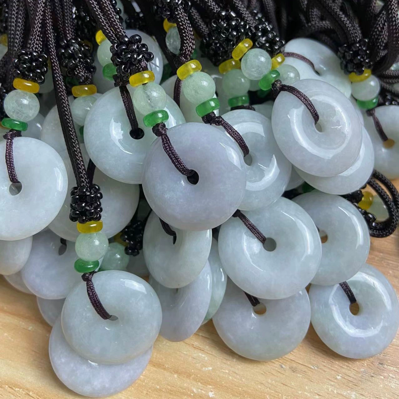 Нефрит Висит Пинг Пряжка Бобы Зеленый Белый Бытовая Идентификация Товаров Нефритовый Кулон