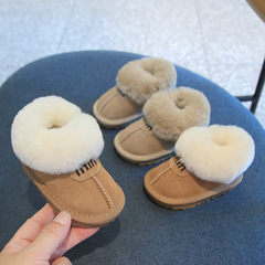 子供の柔らかい底の滑り止めのステップの綿の靴の冬の子供の本革のベルベットの厚い大きい綿の靴の男女の赤ちゃんの雪の靴
