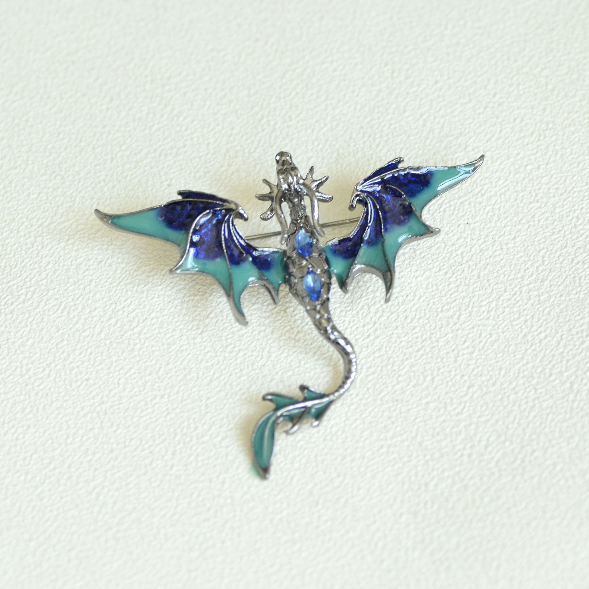 Nuova spilla a forma di drago in smalto, spilla con animali di moda europea e americana, vendita calda transfrontaliera, versatile, intarsiata con diamanti_voghion.com