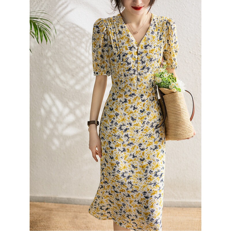 Spring/Summer 2026 Fresh Floral Gentle Style Blooming Dress with Faux Silk Print and Puff Sleeves, V-Neck