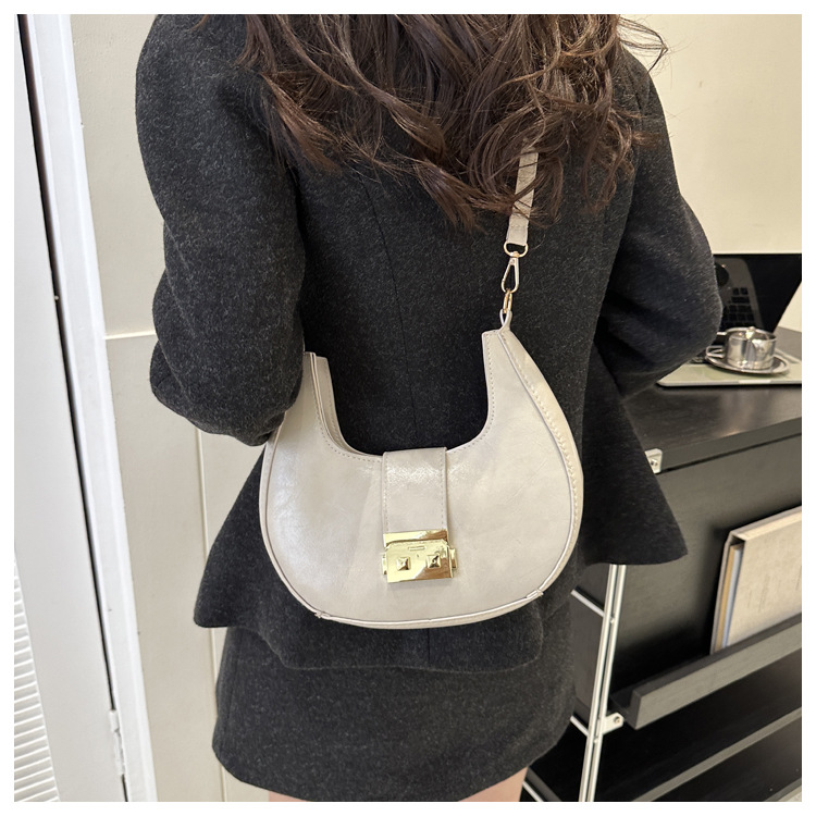 Nuova borsa a tracolla minimalista per donna, versione coreana, borsa sotto le ascelle dolce e straniera, tendenza invernale popolare, borsa da donna a forma di mezzaluna_voghion.com