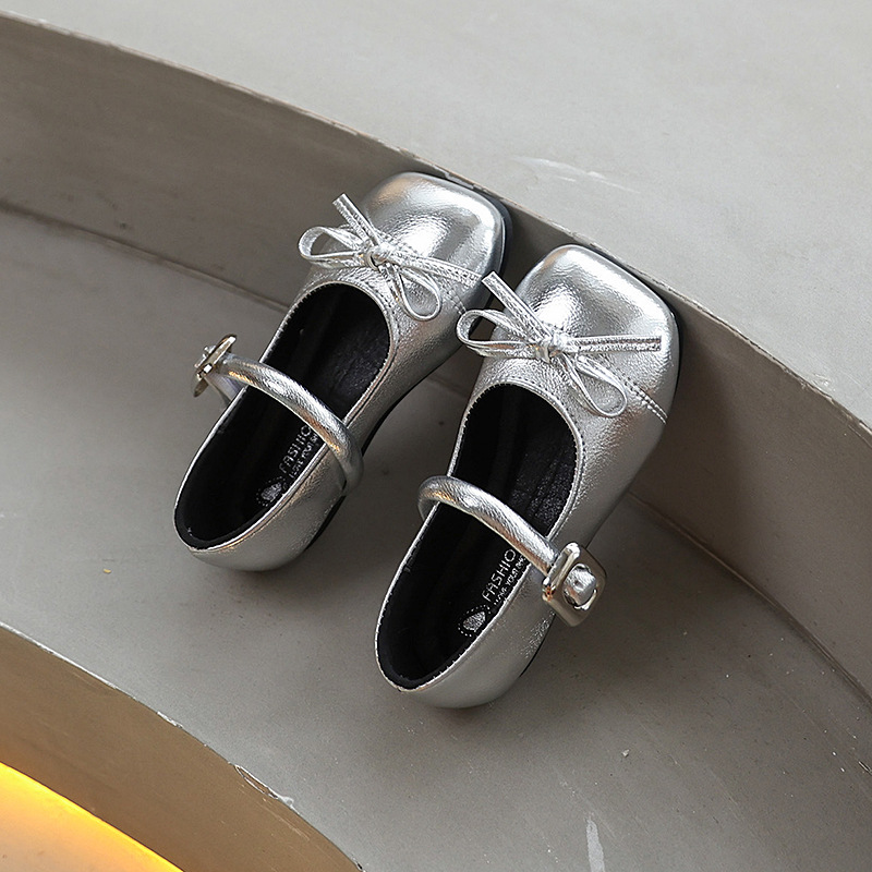 Glänzende silberne Mary-Jane-Ballerinas für Mädchen mit Schleifendetail, leicht, ideal für Schule und Party, mit praktischem Klettverschluss_voghion.com