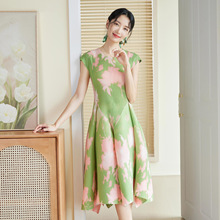 洋气妈妈连衣裙2024新款女夏季三宅高端褶皱长裙胖mm宽松大码女装