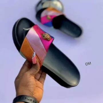 2023 Весенне-летние новые тапочки Женская Внешняя торговля больших размеров Верхняя одежда с толстой подошвой Красочные европейские и американские сандалии и тапочки с головой Орла для женщин