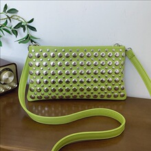 跨境包包女包2025冬新款时尚个性铆钉信封包潮流单肩包百搭斜挎包