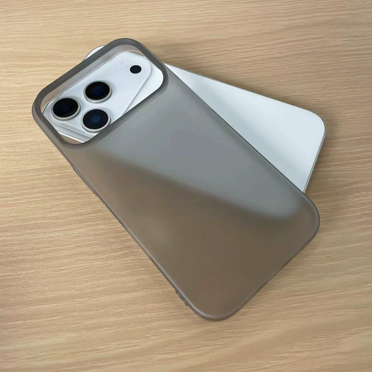 Прозрачный матовый ПК чехол для iPhone Ultra-thin защитный чехол — совместим с iPhone 12–17 ProMax, в нескольких цветах