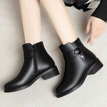 妈妈马丁靴女冬季新款短靴防滑平底保暖加绒皮棉靴中老年女士棉鞋