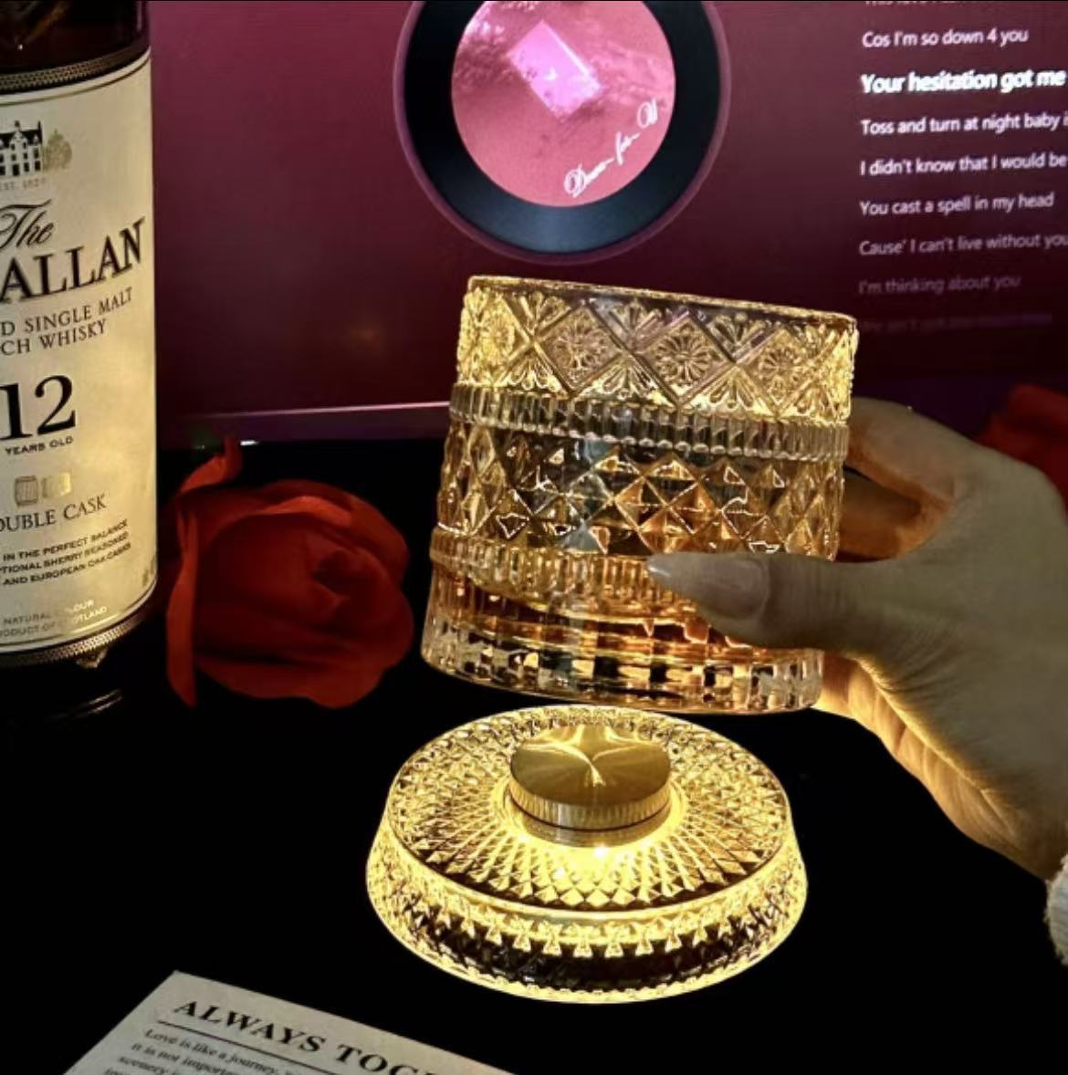 [Enviar pegatinas luminosas] Taza giratoria de vidrio de whisky con base, taza descompresión giratoria, taza de vino creativa de brandy