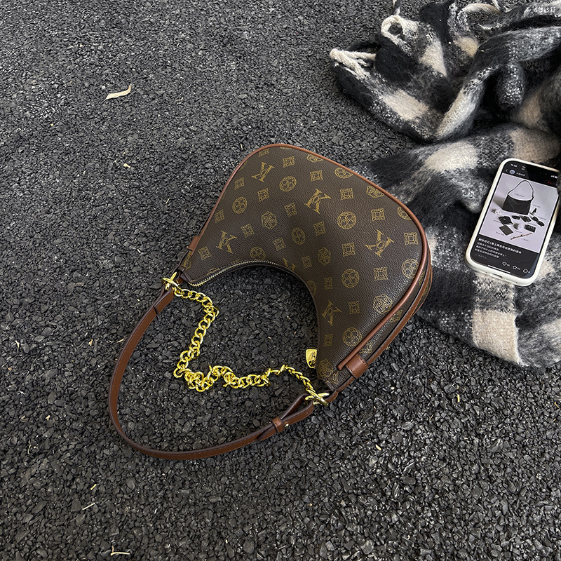Borsa a spalla vintage crescent con monogramma e catena_voghion.com