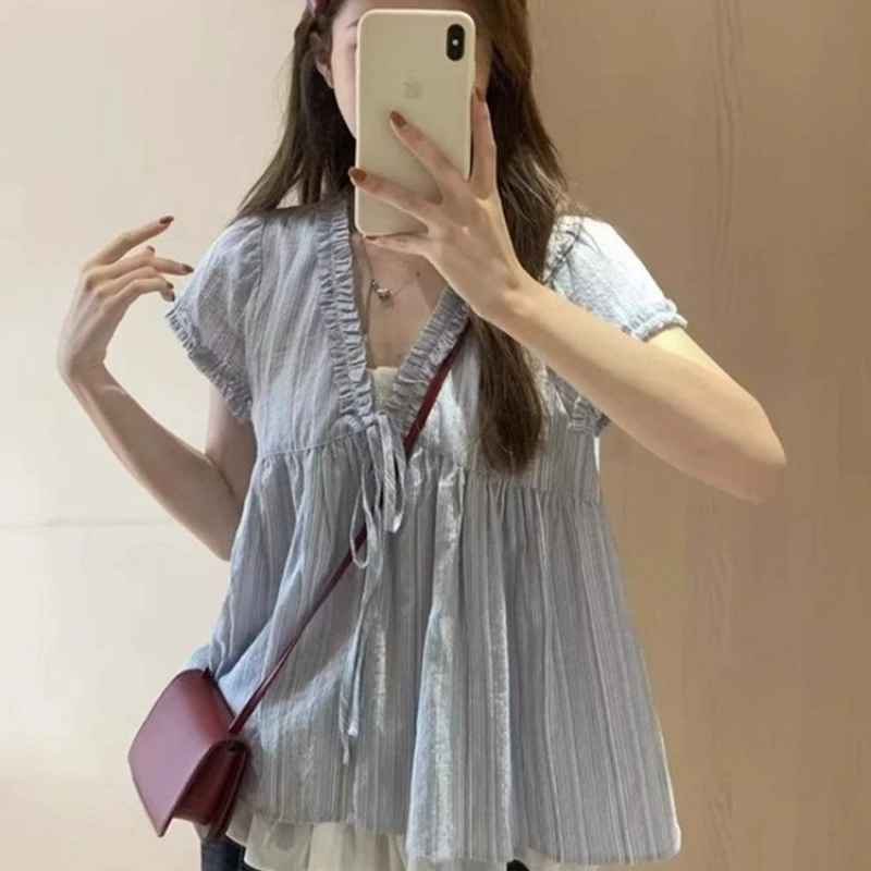 Синяя полосатая искусственная рубашка из двух частей с v-образным вырезом и короткими рукавами для женщин, летний дизайн, уменьшающий возраст, свободный топ-кукла