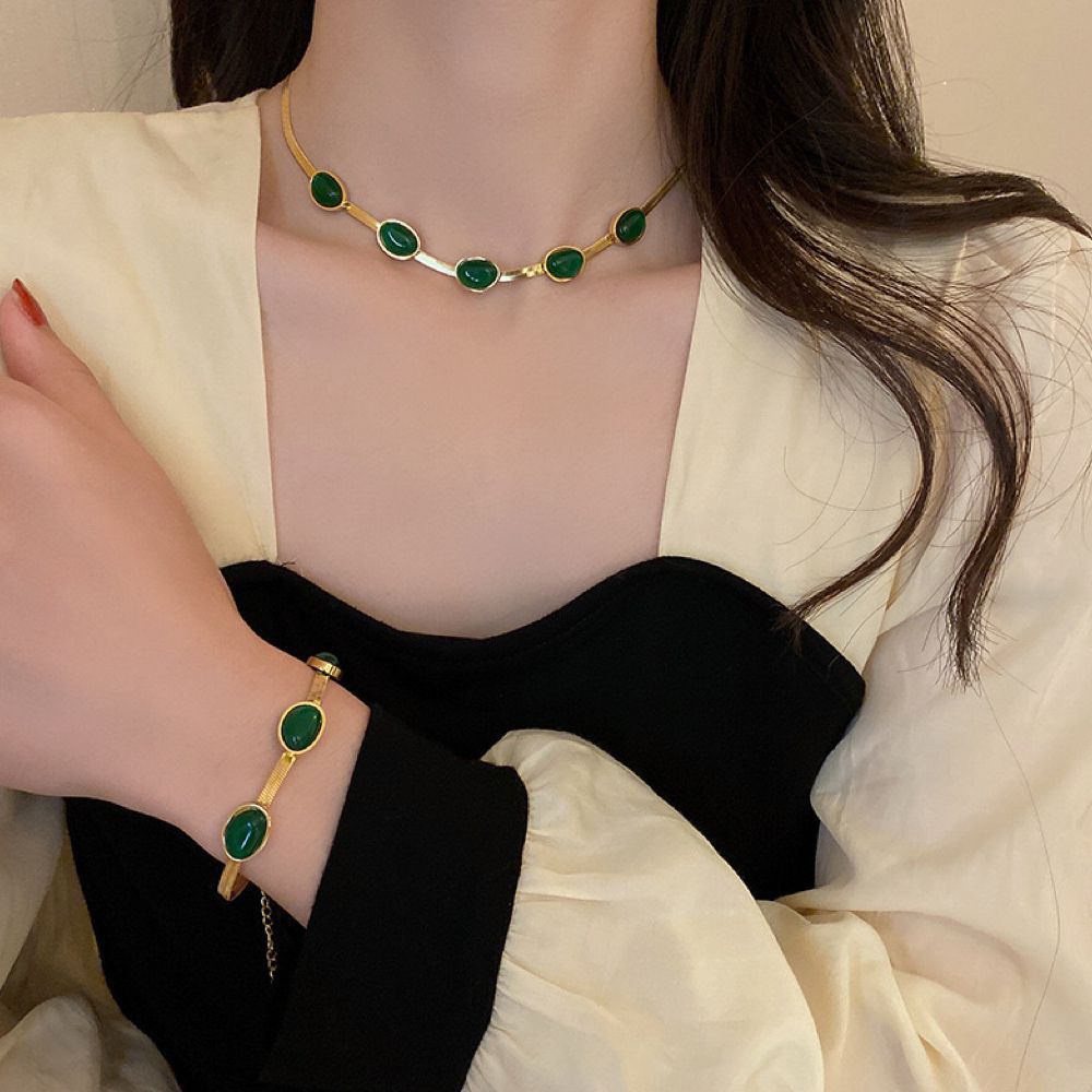 Nuevo collar de acero de titanio esmeralda mujer cadena de hueso de serpiente simple moda coreana viento caliente venta de mujeres no decoloración cadena de clavícula