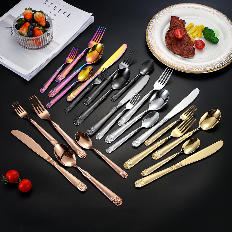 Juego de vajilla de acero inoxidable Corte ligero cuchillo de alivio de lujo, tenedor y cuchara Hotel Golden Western vajilla cuchillo de carne de cinco piezas