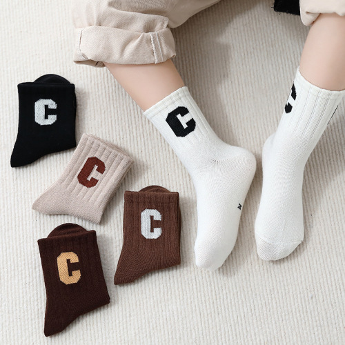 Cute C-letter striped baby socks for boys and girls aged 1-12, winter and summer, crew length, made of cotton for children.