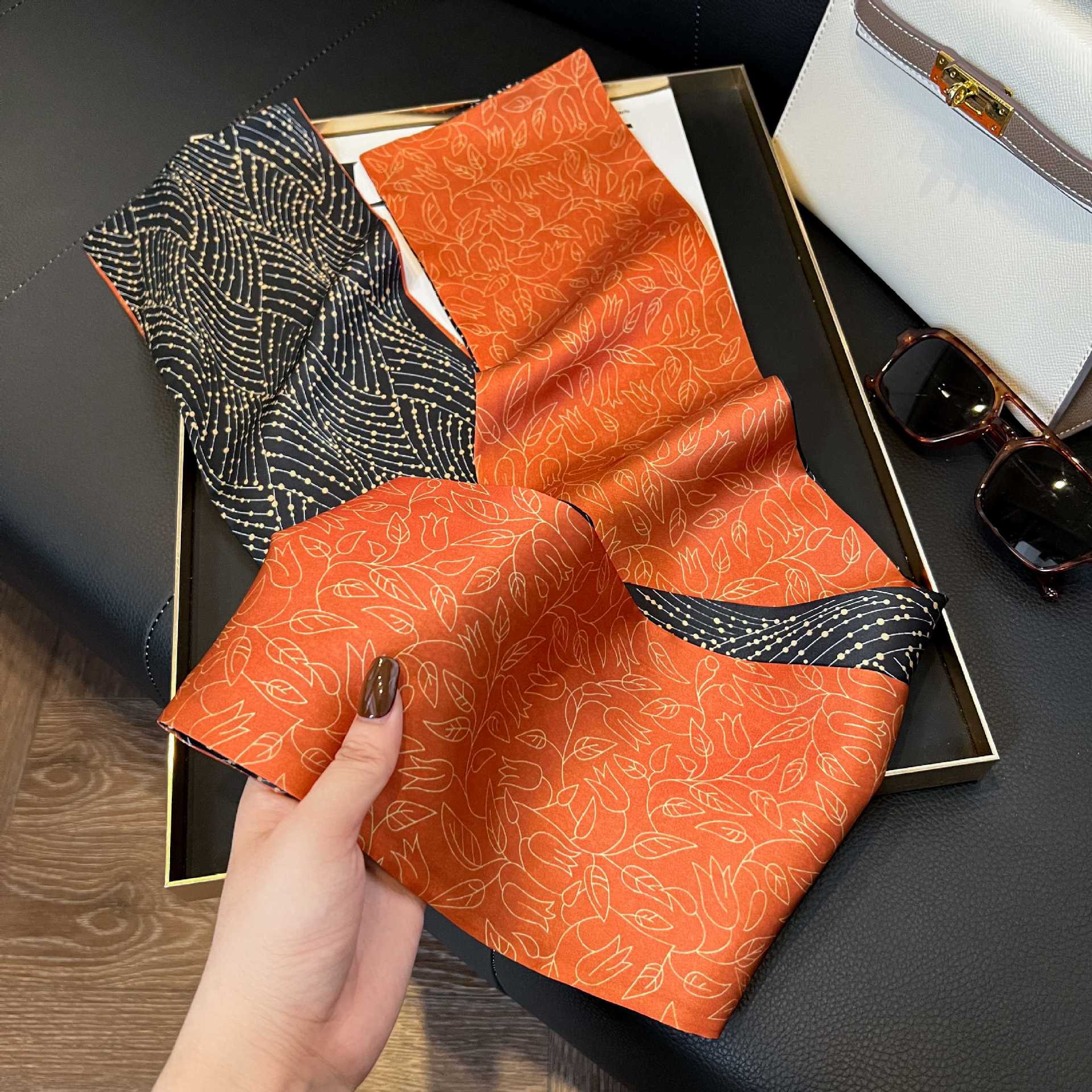 Nueva bufanda de seda pequeña banda larga estrecha para el cabello mujer estilo primavera y otoño moda madre bufanda estilo verano estilo fino serpentina bufanda al por mayor