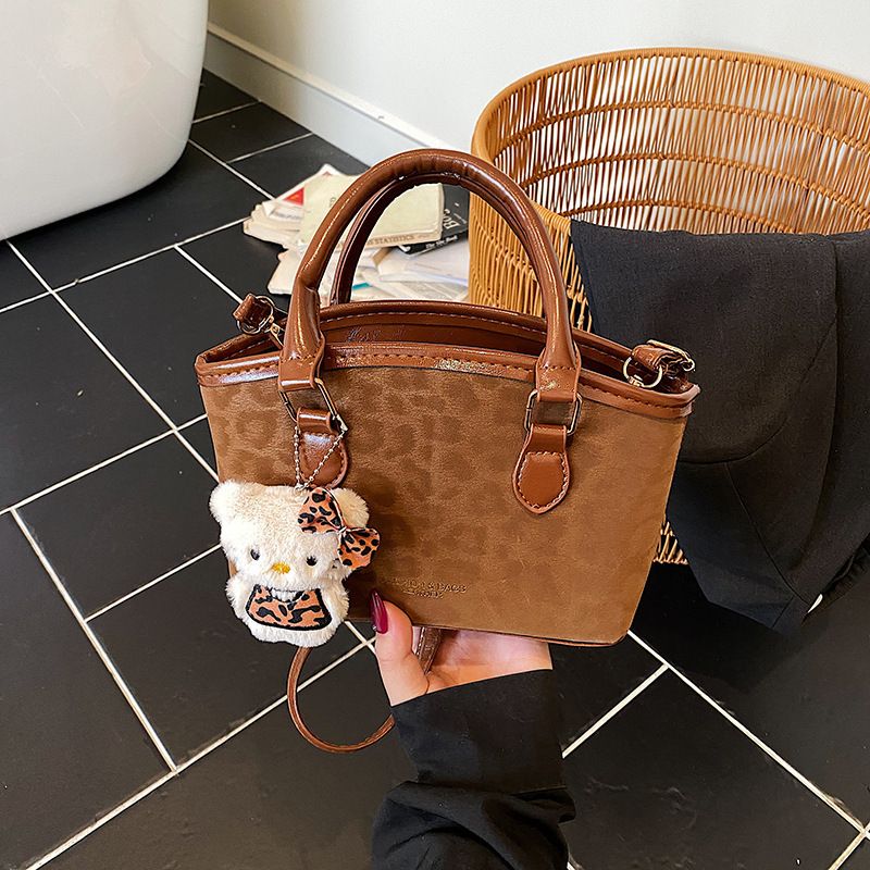 Leopard Print Bag for Women, Autumn and Winter 2026 New Versatile Niche Design Retro Matte Shoulder Handbag Underarm Bag for Women Leopard Print Bag for Women, Autumn and Winter 2026 New Versatile Niche Design Retro Matte Shoulder Handbag Underarm Bag for Women
