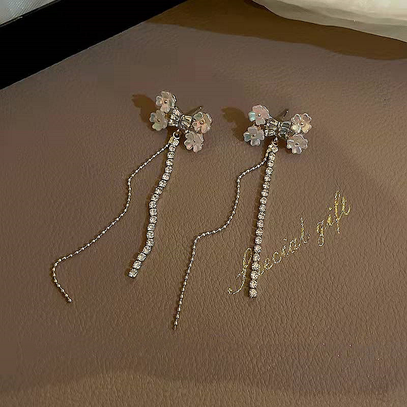 2022 New Long Tassel Bow Inlaid Diamond Earrings display picture 3