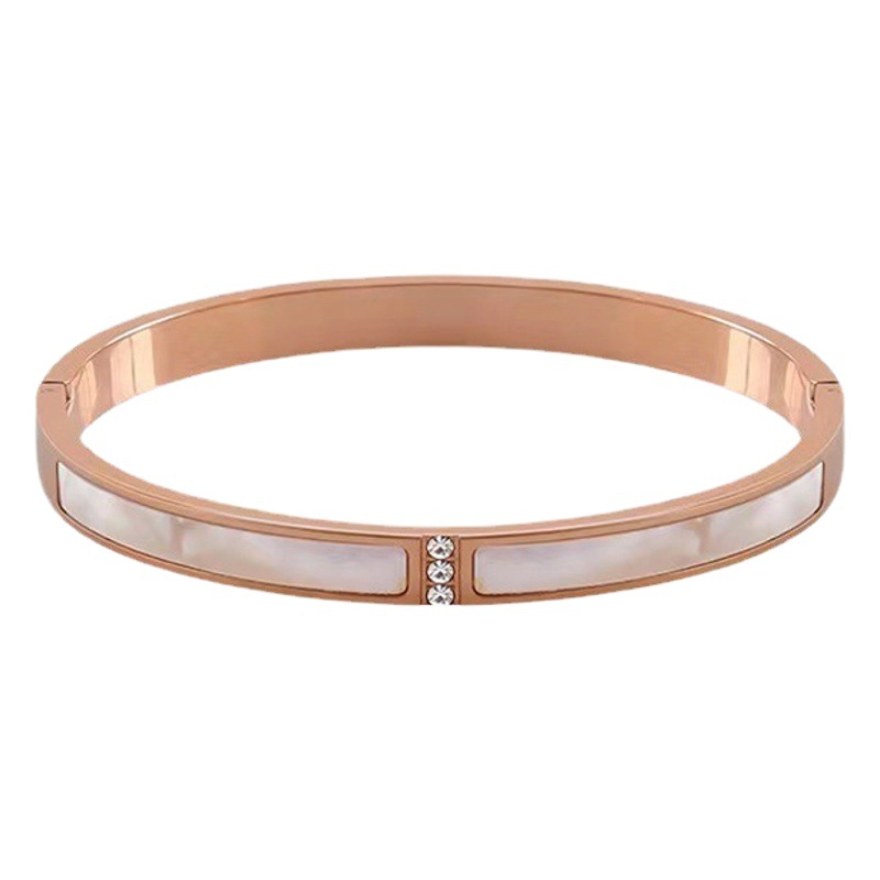 Nueva pulsera Yunyao de tres diamantes con nácar blanco en oro rosa y acero titanio, estilo de moda simple y versátil, accesorios europeos y americanos.