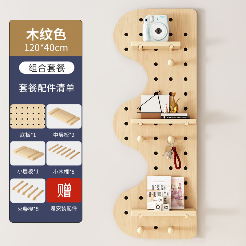 木の穴の板の扉の後の玄関の壁の物置棚の子供の机の背景の壁の形の展示棚の掛け板の仕切り板|undefined