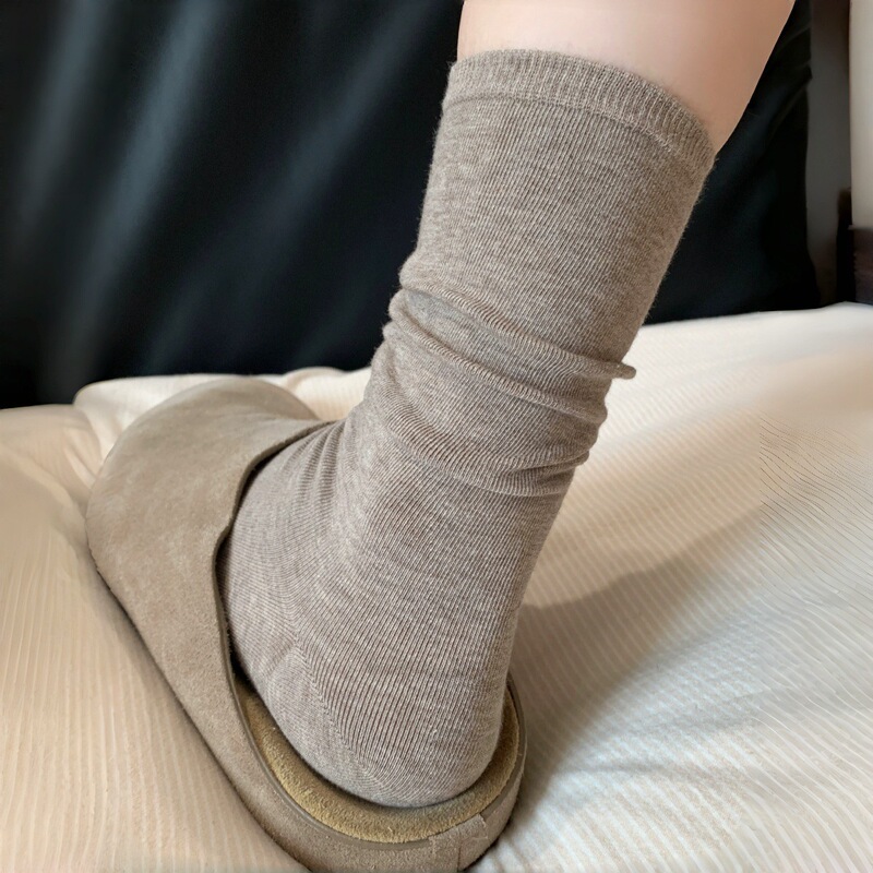 26 South Industry new solid-color, no-show socks for women, featuring a Japanese retro style, seamless design, mid-calf length, and a Korean-inspired, versatile, slimming effect, made from basic cotton 26 South Industry new solid-color, no-show socks for women, featuring a Japanese retro style, seamless design, mid-calf length, and a Korean-inspired, versatile, slimming effect, made from basic cotton