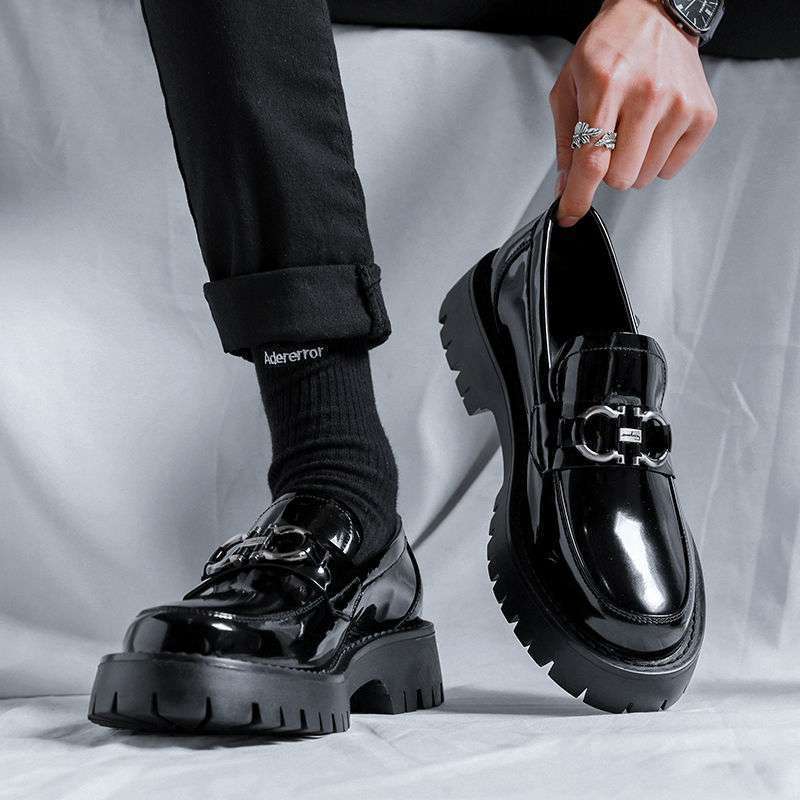 亮面皮鞋男夏季商务正装一脚蹬漆皮厚底尖头休闲乐福鞋实体店批发