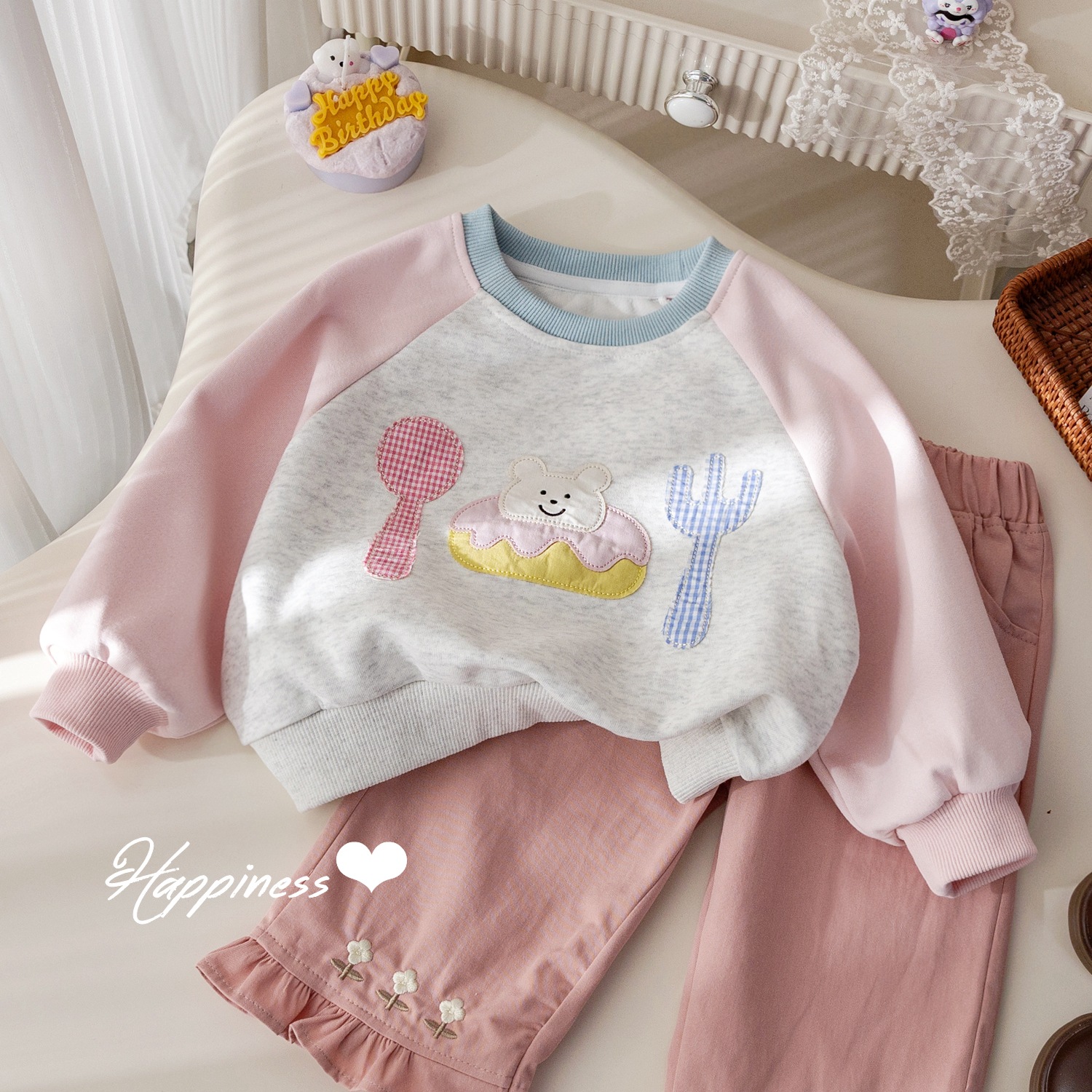 Children's clothing girls' spring and autumn new sweatshirt cute cartoon patch embroidered pullover baby spring clothing splicing contrast top