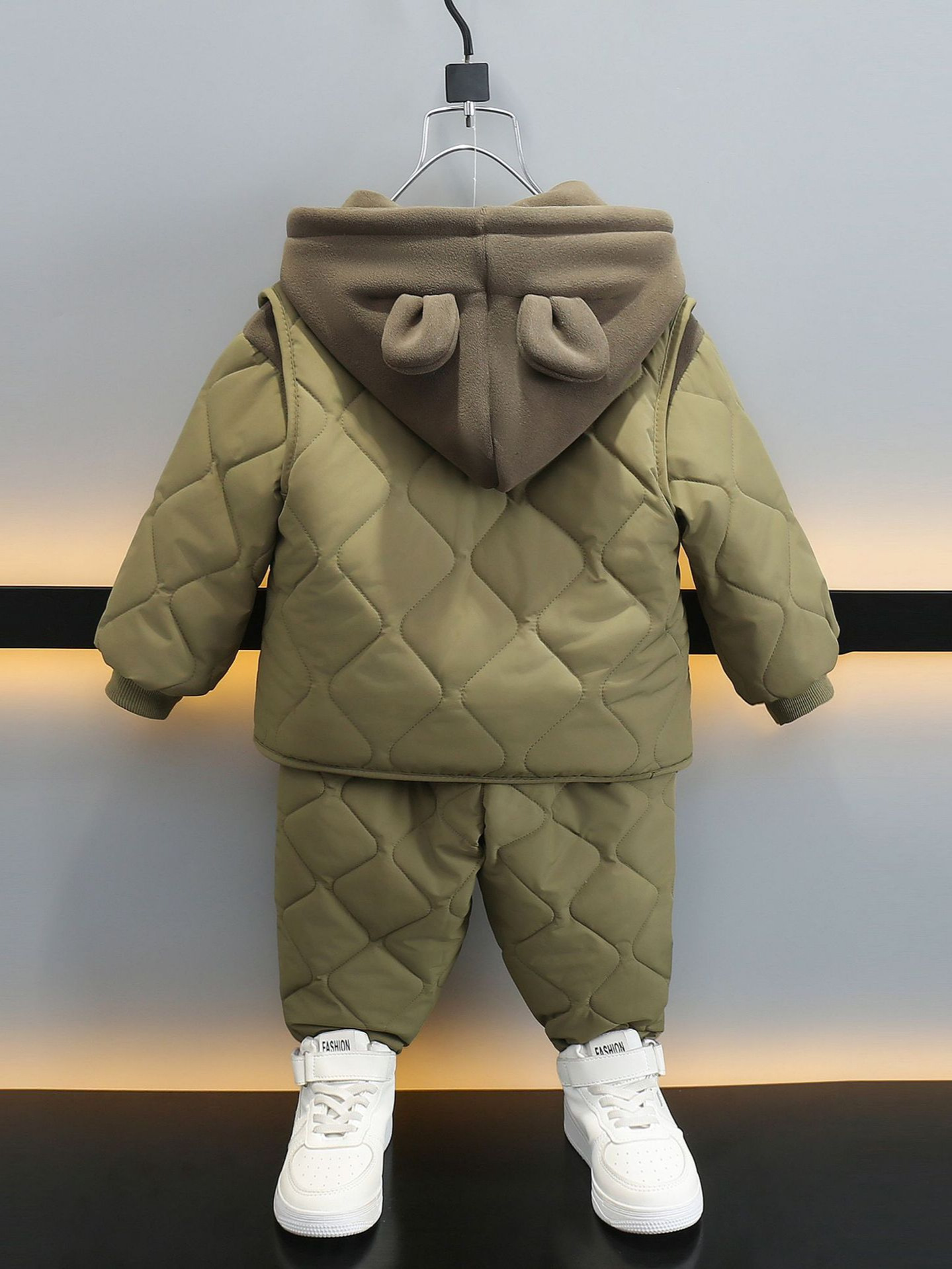 6753 Traje de chaleco para niños Ropa de otoño e invierno 2025 Nuevos niños más terciopelo engrosamiento Chaqueta de algodón de invierno coreana de tres piezas