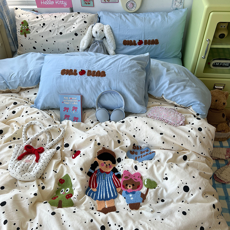 Toallas de algodón lavados con agua bordadas cuatro piezas juegos de estudiantes de tres piezas juegos de dormitorios de chicas fábrica de dibujos animados al por mayor