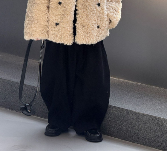 25016 Брюки бархатные чёрные (ткань не такая как верх, ткань толще верха)